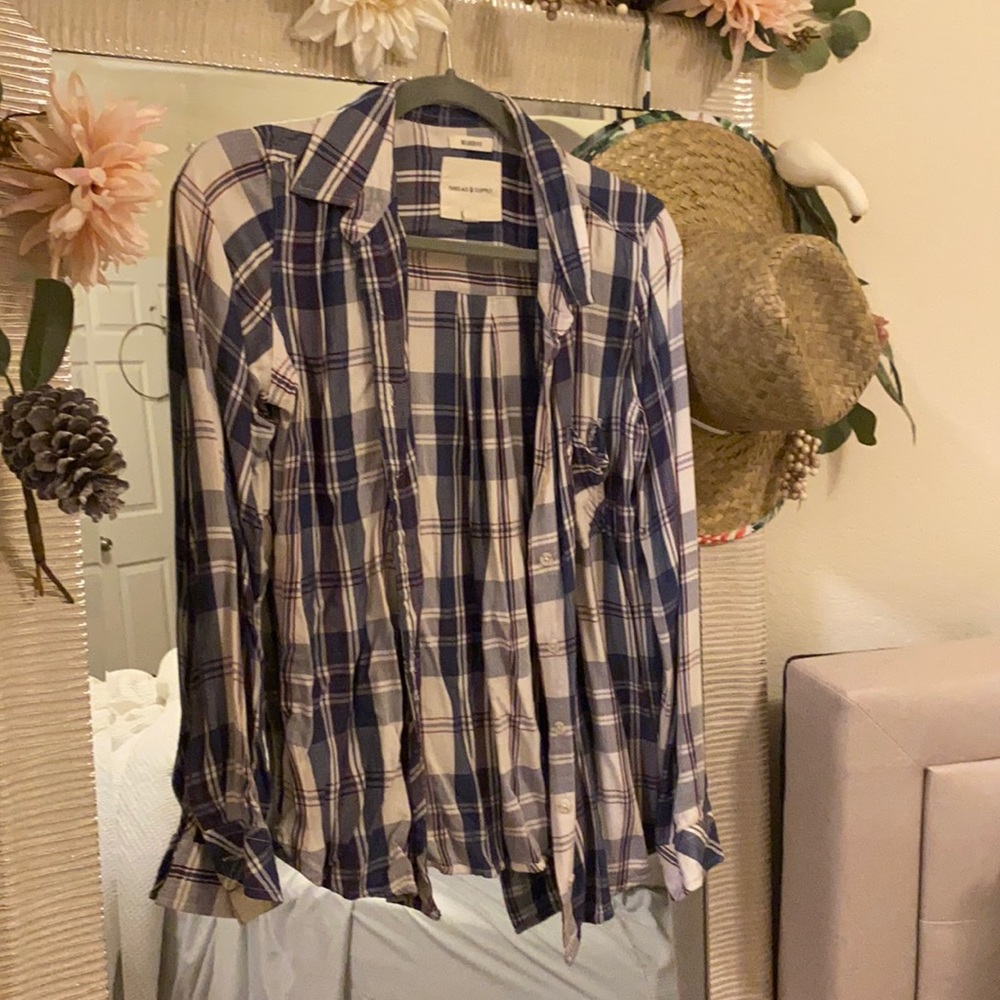 Women’s plaid button down,never worn